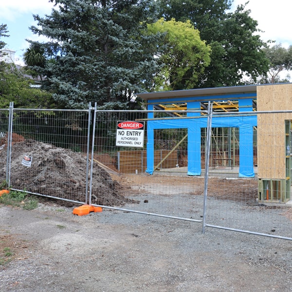 do you deliver and set up temporary fencing and what's the cost for these services in Leisure Village New Jersey